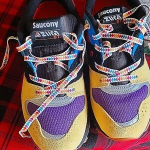 It is time to get your new Saucony  TRB sneakers 👟, size 4 in 1/2.